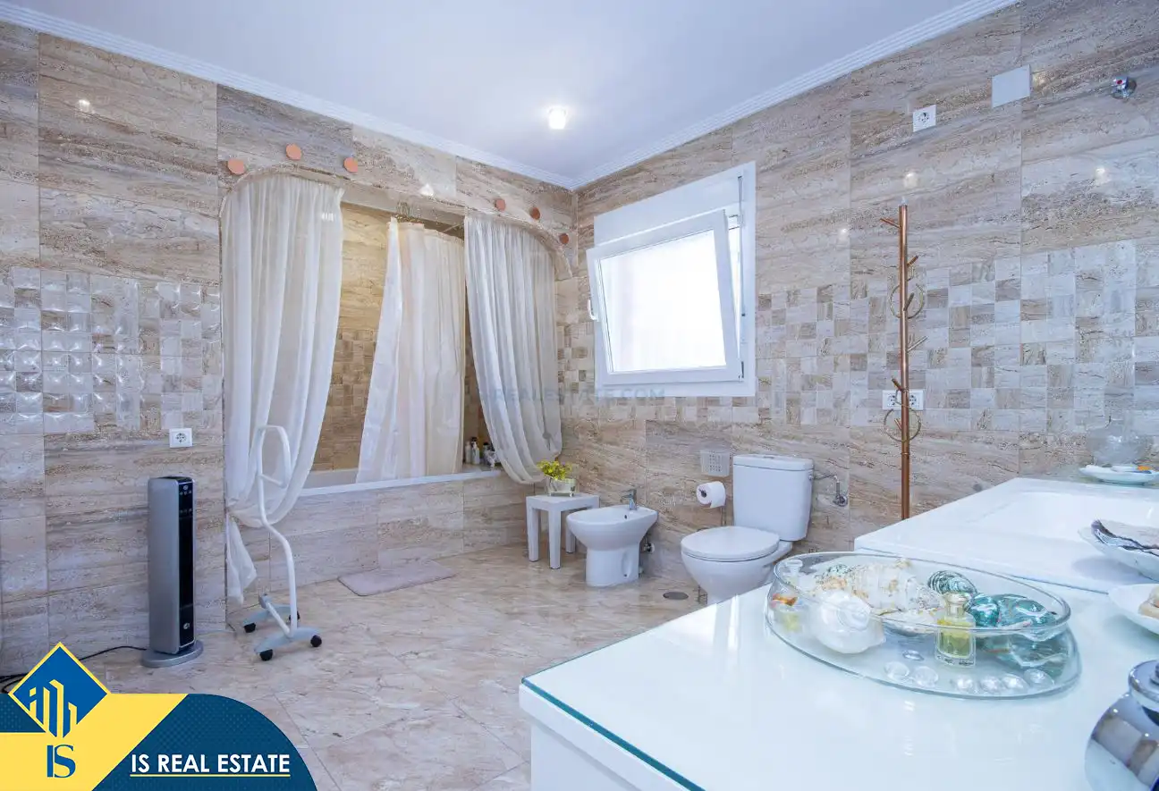 Chalet con terraza en venta en Los Balcones - Los Altos, imagen 36