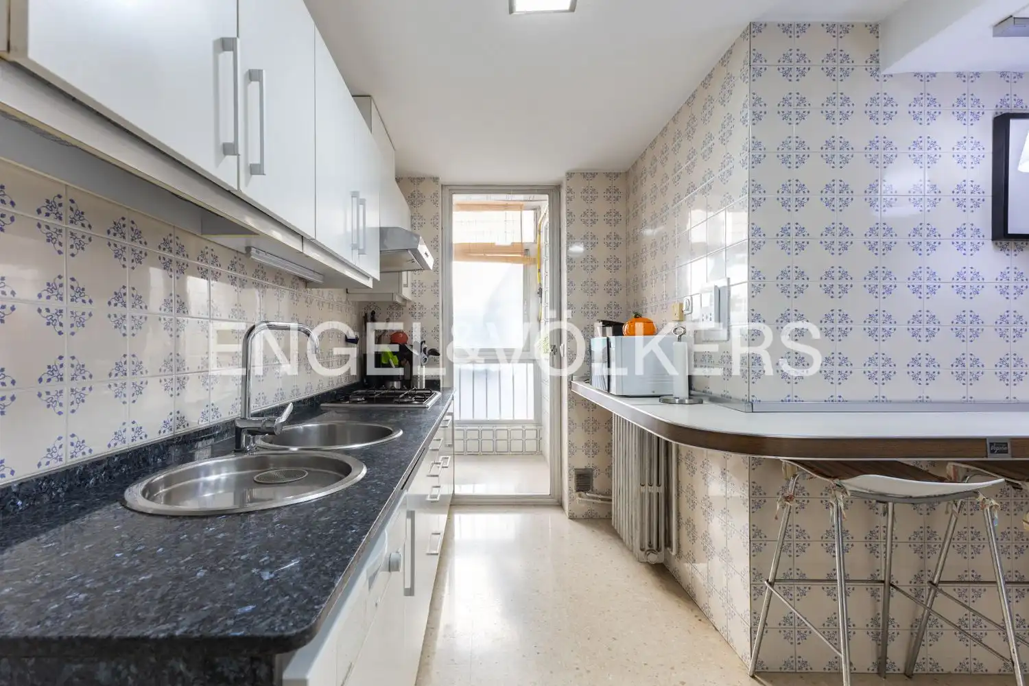 Kitchen of Flat for rent in Valencia  with Air Conditioner, Heating and Parquet flooring