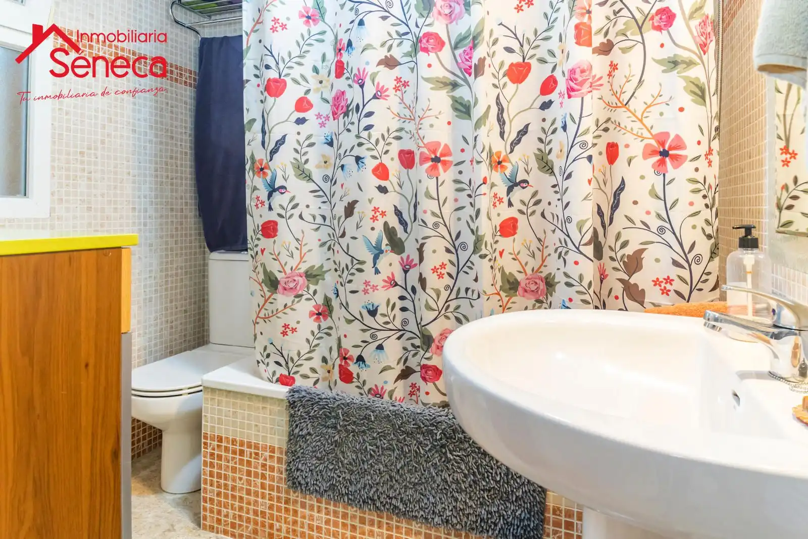 Badezimmer von Einfamilien-Reihenhaus zum Verkauf in Córdoba mit Klimaanlage, Heizung und Terrasse