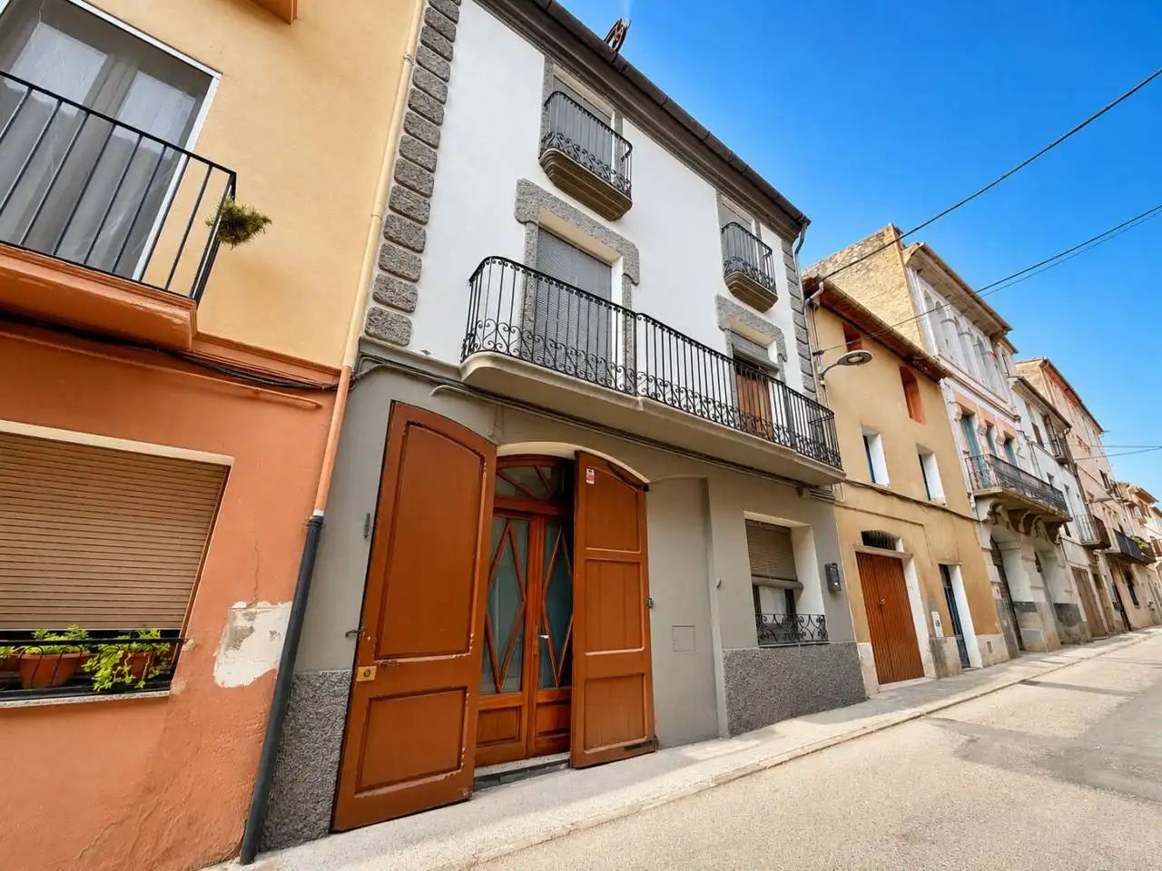 Vista exterior de Casa o xalet en venda en Tortellà amb Jardí privat i Moblat