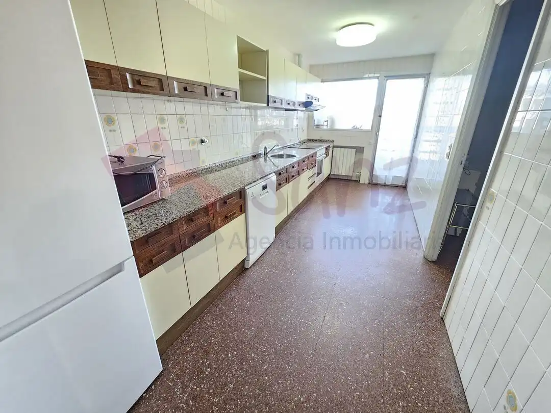 Cocina de Piso de alquiler en  Logroño con Calefacción y Balcón