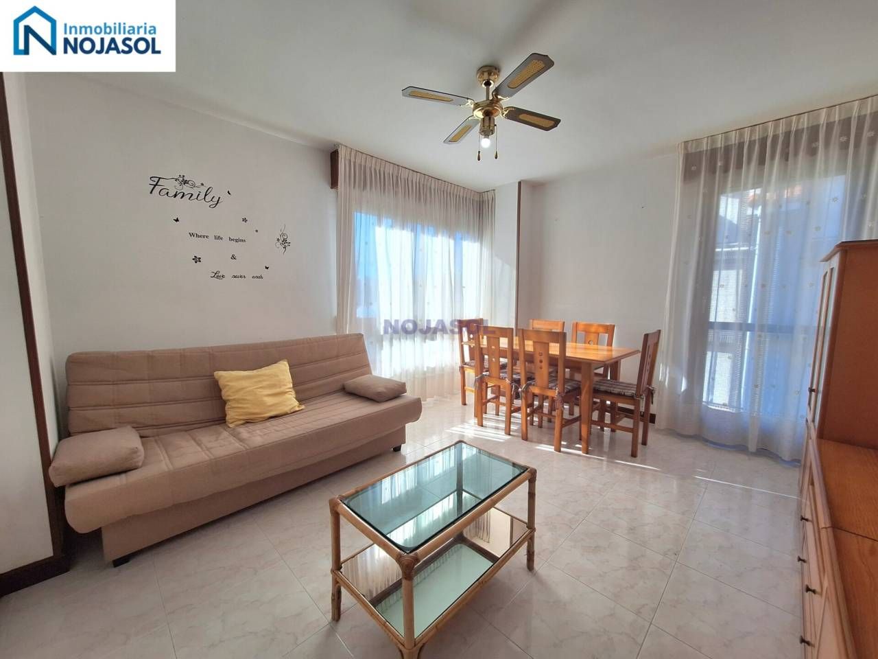 Sala d'estar de Apartament de lloguer en Noja amb Calefacció, Terrassa i Moblat