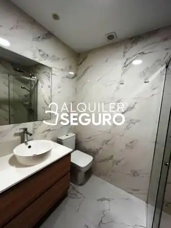 Baño de Piso de alquiler en Vitoria - Gasteiz con Calefacción y Amueblado