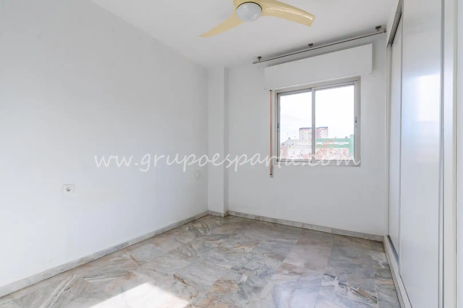 Bedroom of Flat for sale in Sevilla  with Air Conditioner and Balcony