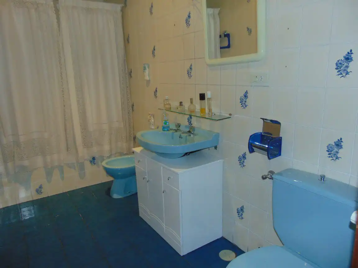 Bany de Casa o xalet en venda en Valdepeñas amb Calefacció, Terrassa i Traster