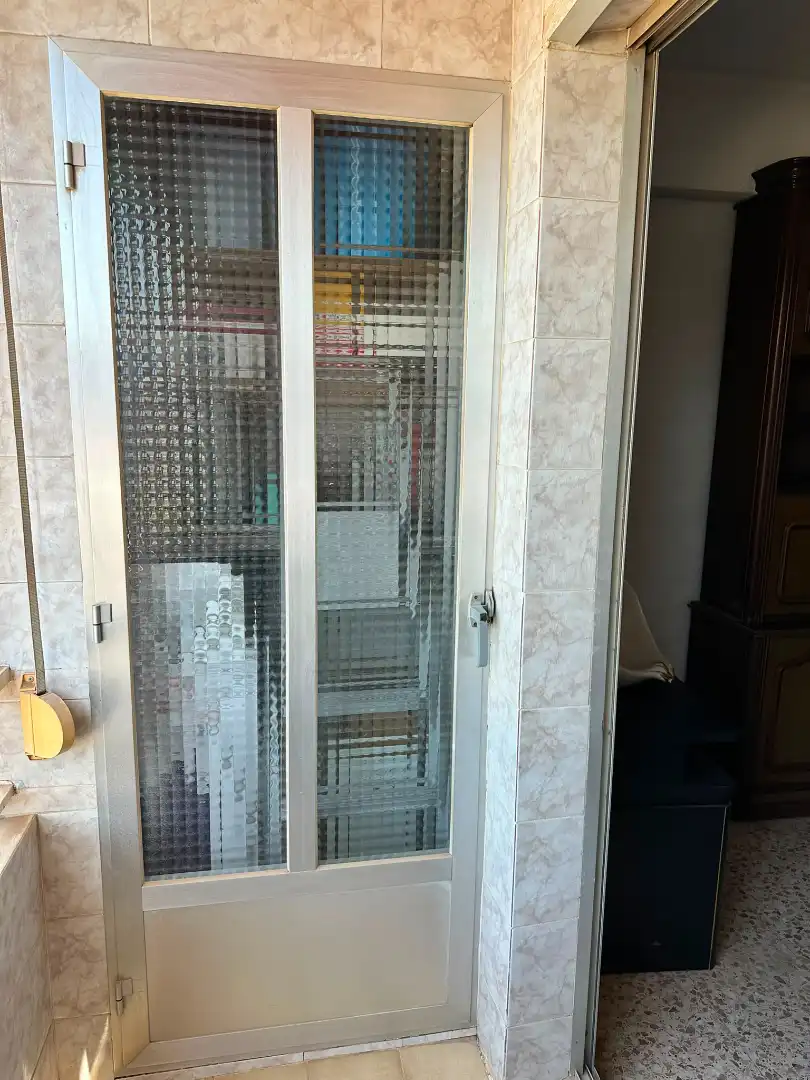 Baño de Piso en venta en Valencia con Amueblado, Horno y Balcón