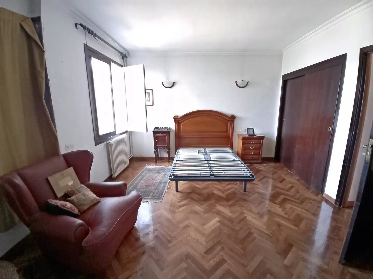 Dormitori de Casa o xalet en venda en Pontevedra Capital  amb Calefacció, Jardí privat i Parquet