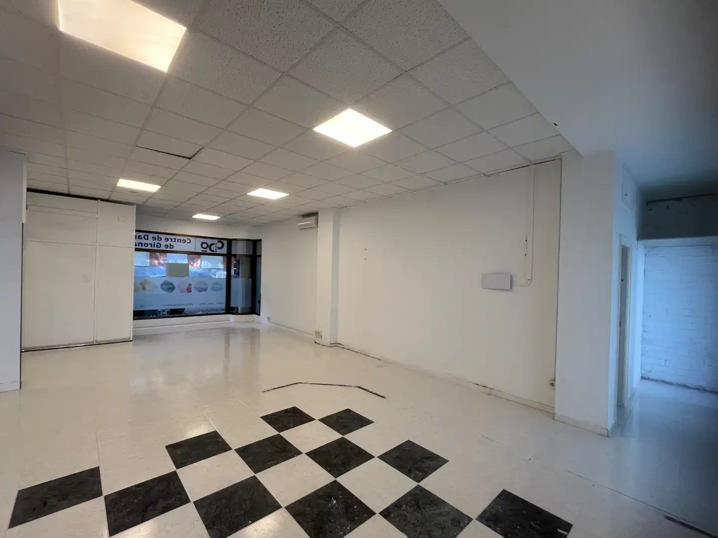 Local de alquiler en Girona con Aire acondicionado