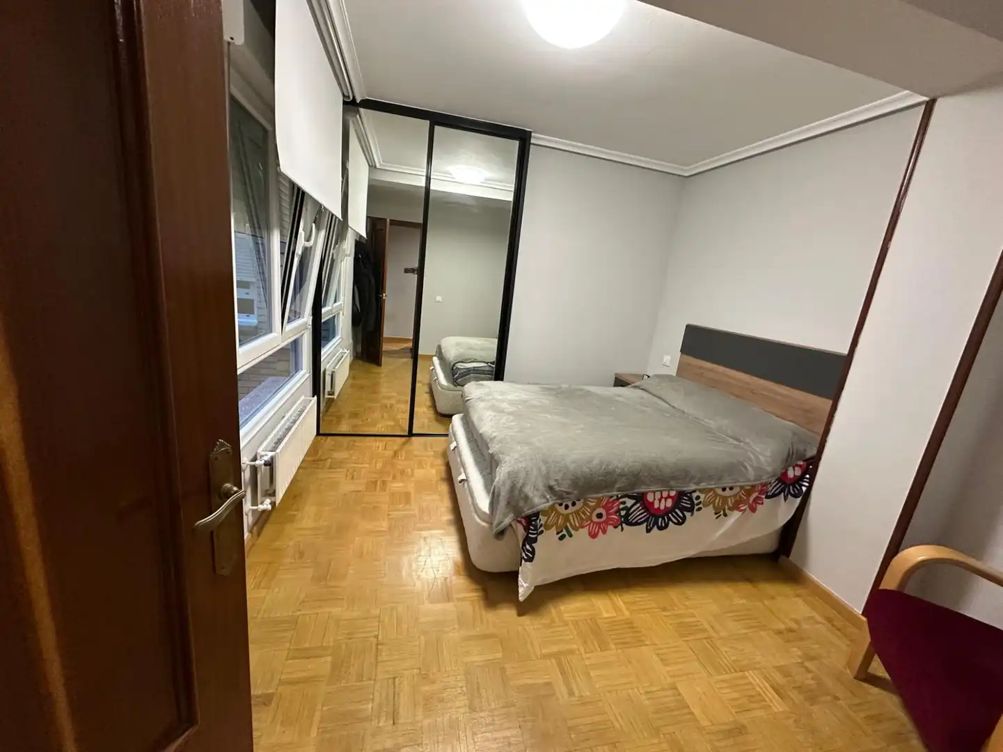Dormitori de Pis en venda en Oviedo  amb Calefacció, Parquet i Traster