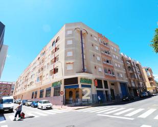 Vista exterior de Pis en venda en Guardamar del Segura amb Aire condicionat, Terrassa i Moblat