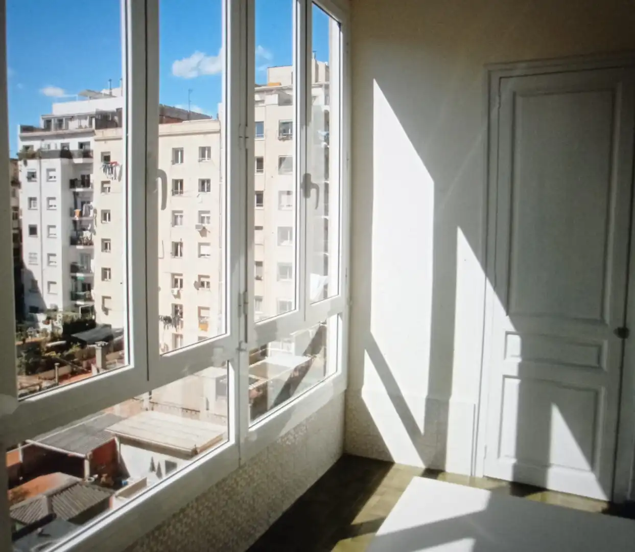 Appartamento con terrazza in vendita a Carrer del Comte Borrell, imagen 2