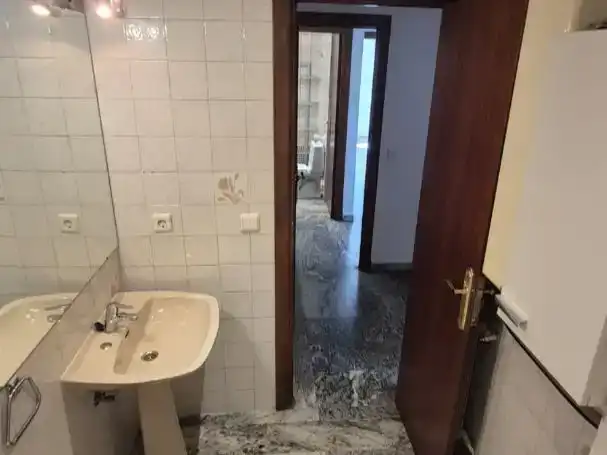 Bany de Pis en venda en Salamanca amb Piscina, Moblat i Balcó