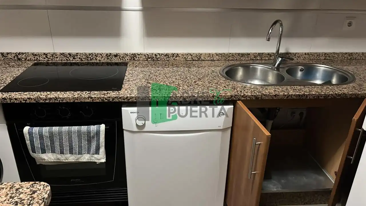 Cocina de Piso de alquiler en Ourense Capital  con Calefacción, Trastero y Amueblado