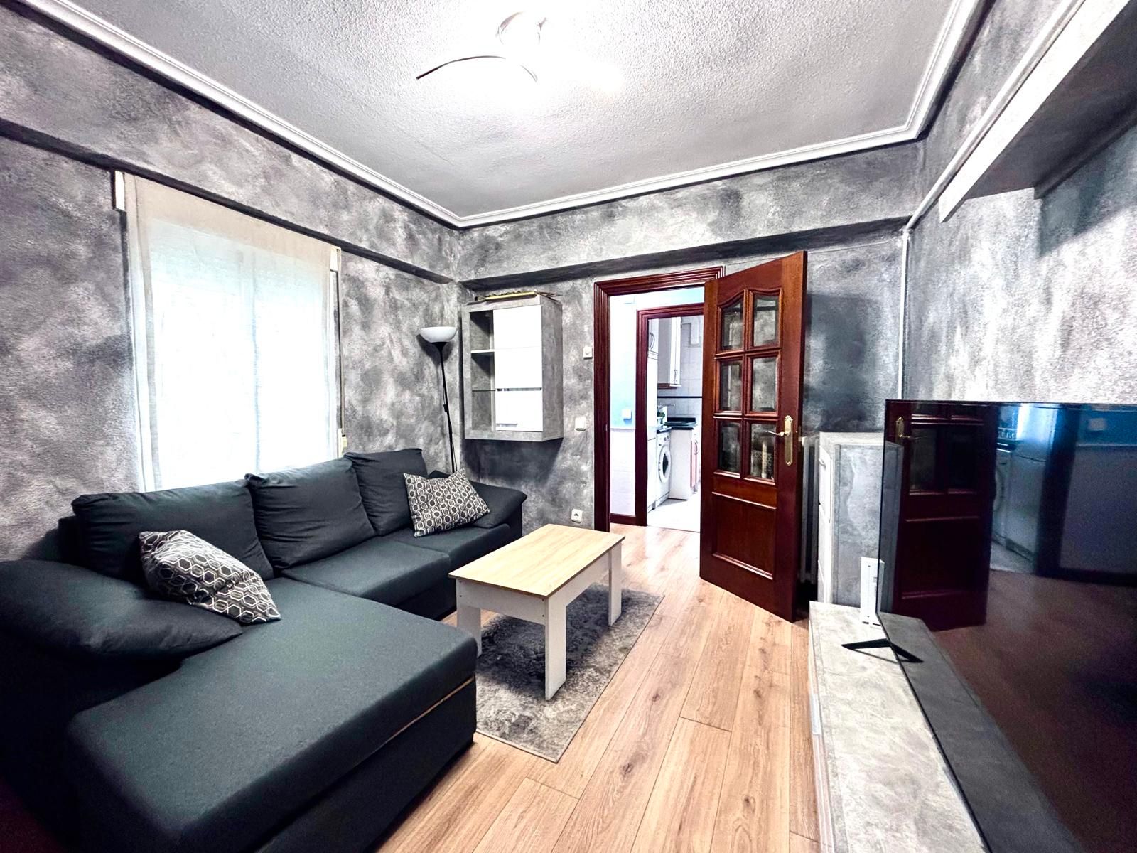 Sala d'estar de Pis en venda en Burgos Capital amb Calefacció