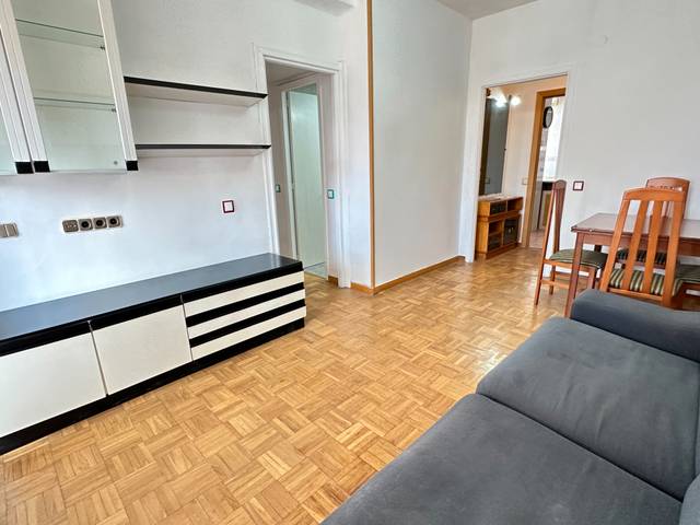 Piso en Venta en Calle de Valdesangil en Valdezarza