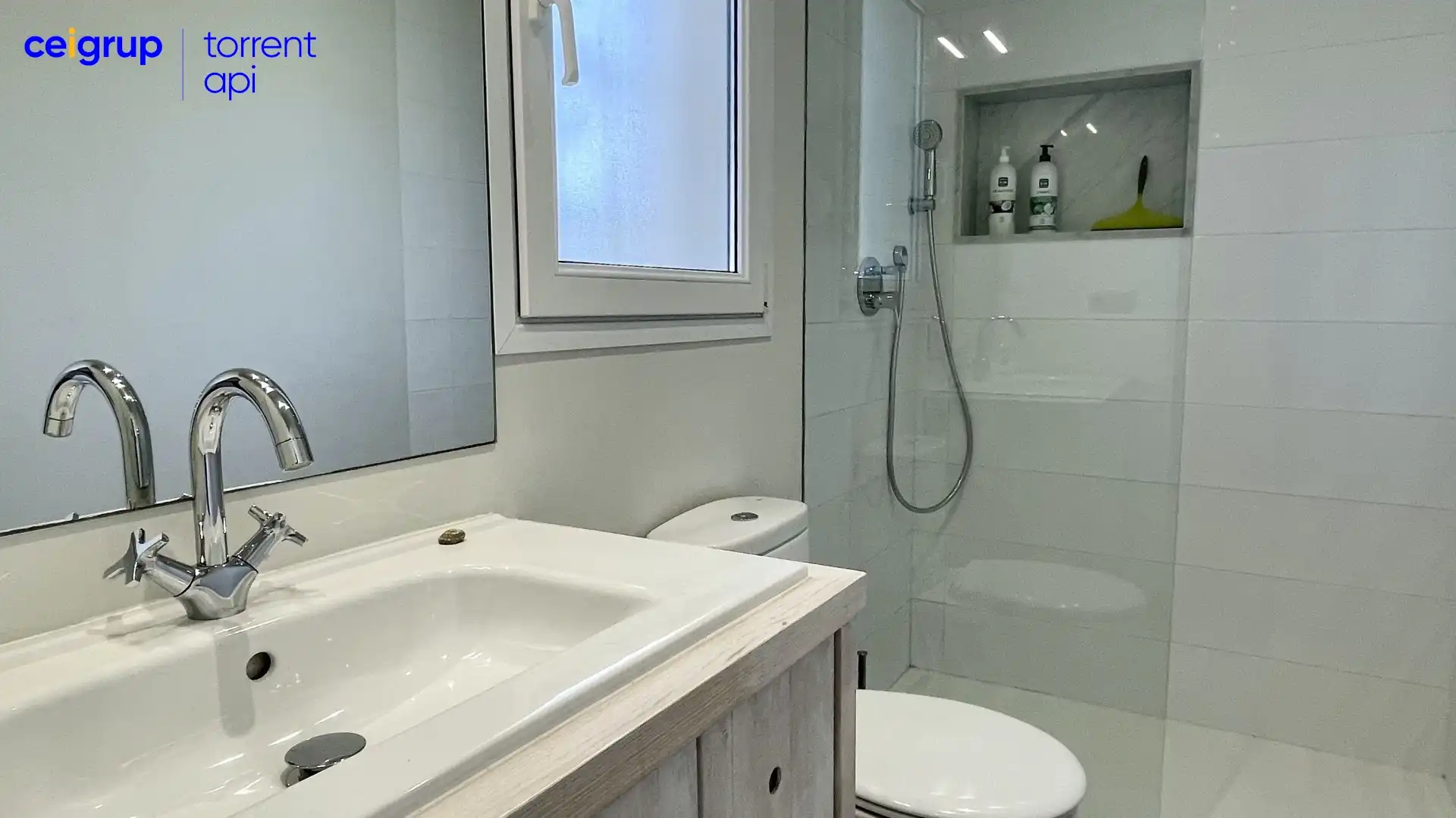 Baño de Casa adosada en venta en L'Estartit con Terraza y Balcón