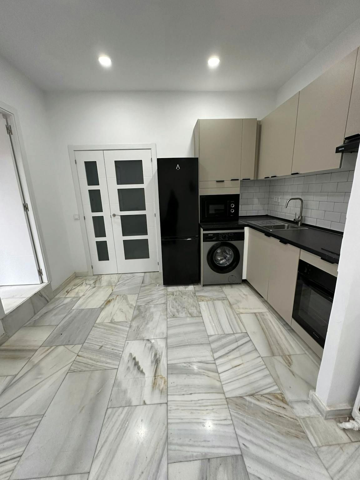 Kitchen of Flat to rent in  Madrid Capital  with Heating, Furnished and Washing machine