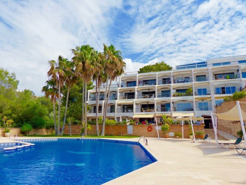 Vista exterior de Apartament en venda en Calvià amb Aire condicionat, Terrassa i Piscina comunitària