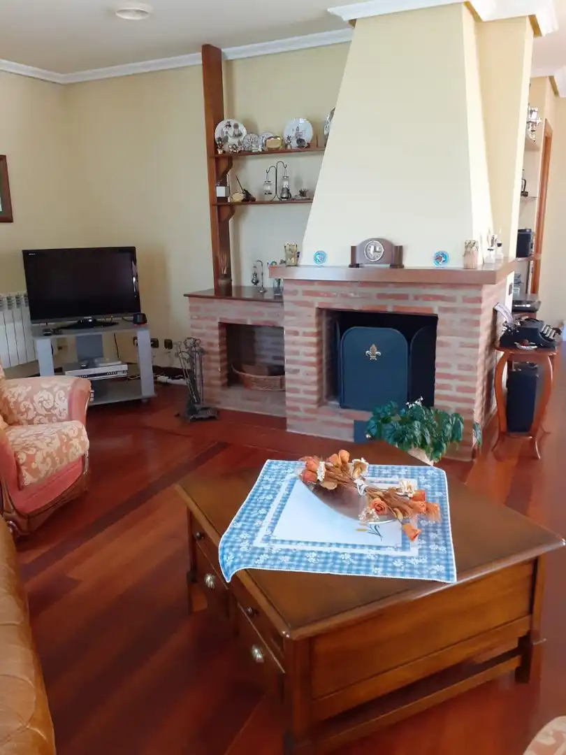 Sala d'estar de Casa o xalet en venda en Villarejo de Órbigo amb Jardí privat, Terrassa i Traster