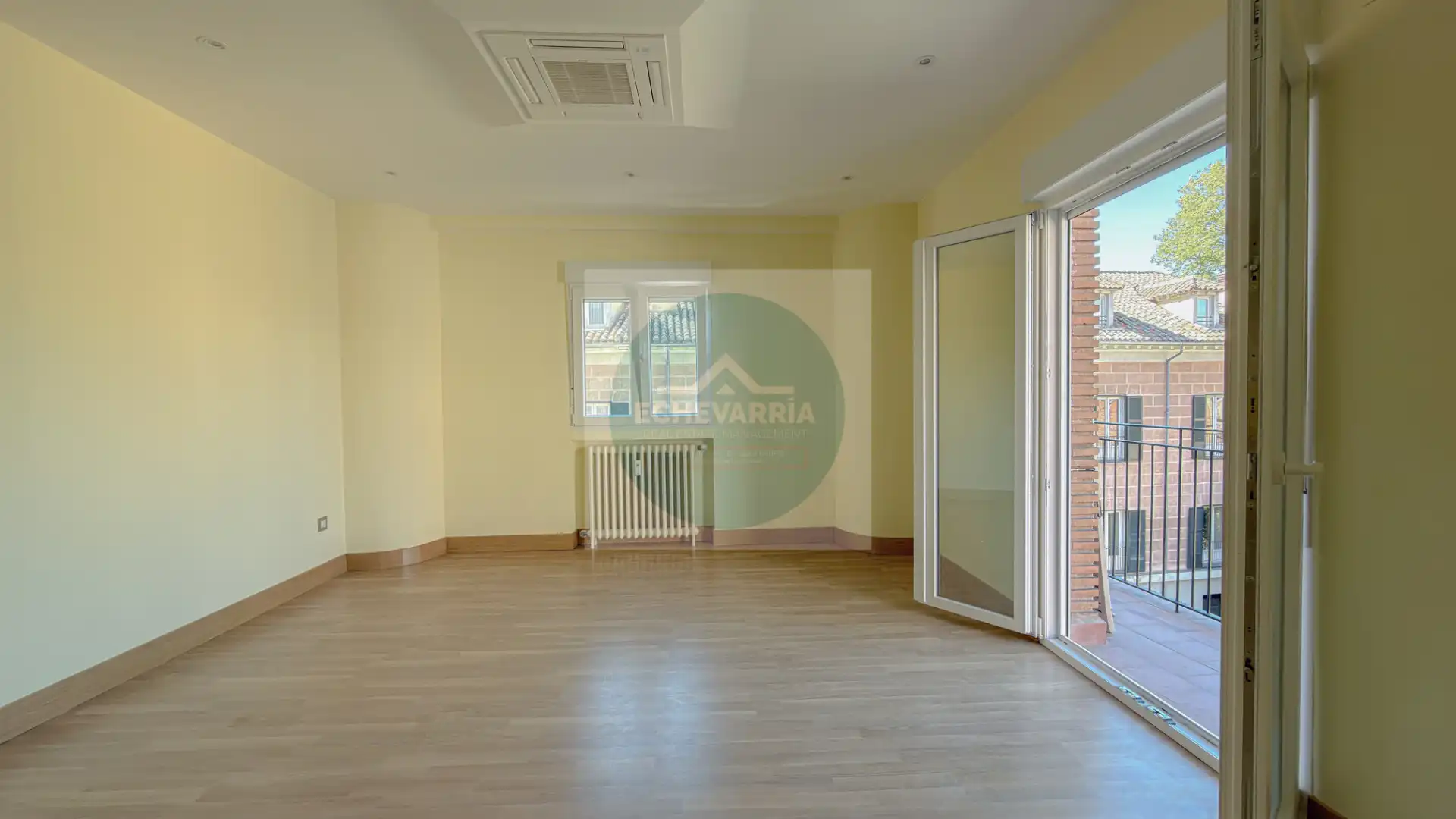 Bedroom of Flat for rent in Madrid  with Air Conditioner, Heating and Terrace