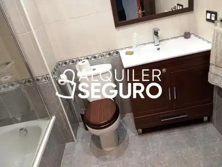 Baño de Piso de alquiler en Vitoria - Gasteiz con Calefacción y Amueblado