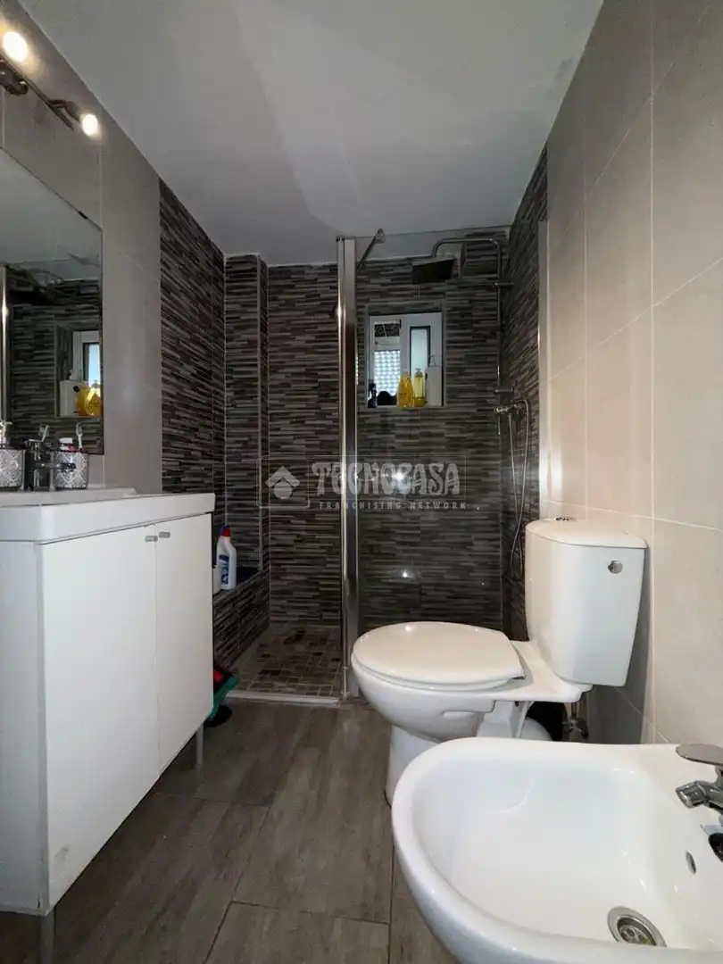 Bathroom of Flat for sale in Sevilla