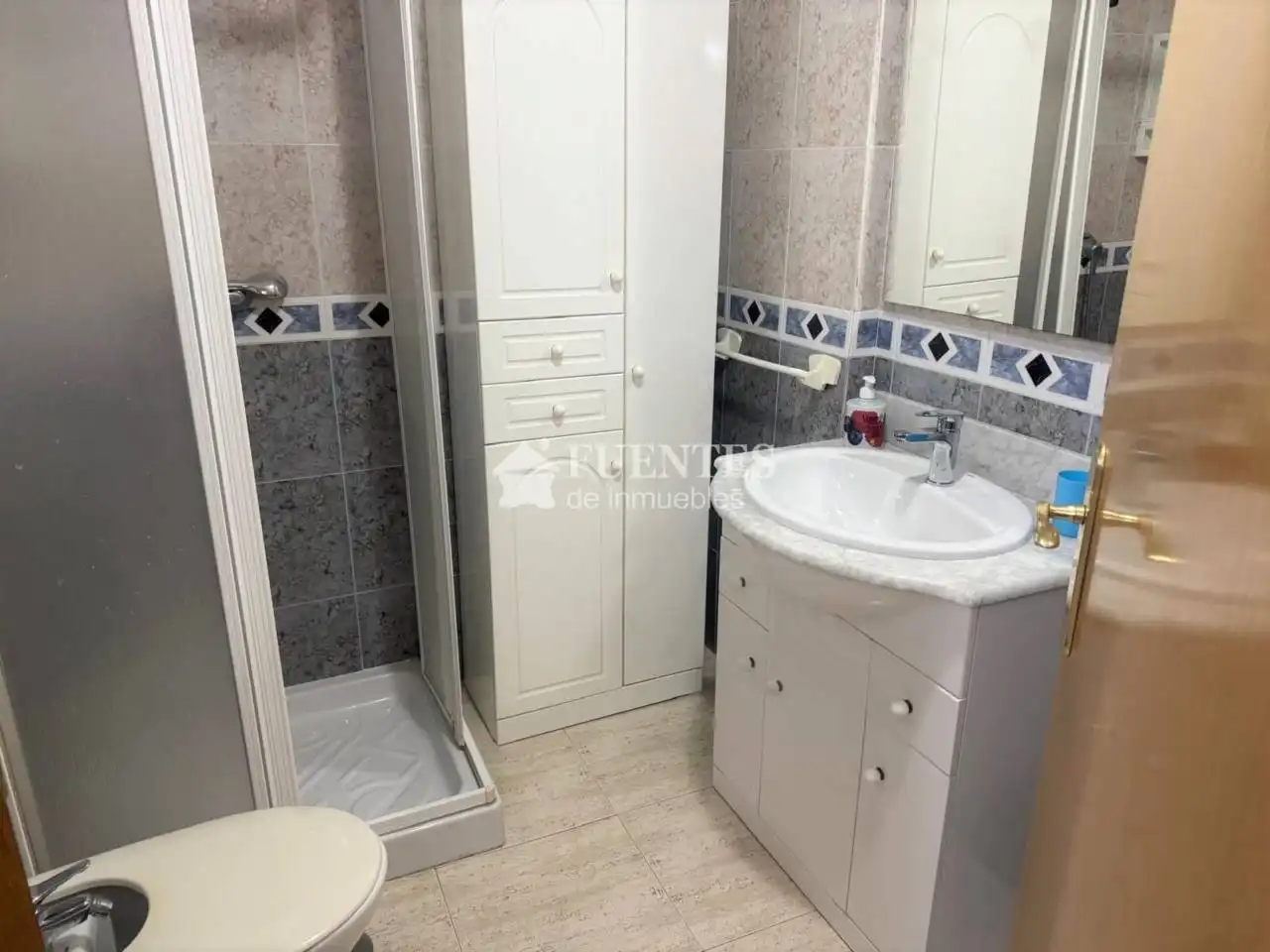 Baño de Piso de alquiler en Alicante / Alacant con Amueblado y Balcón
