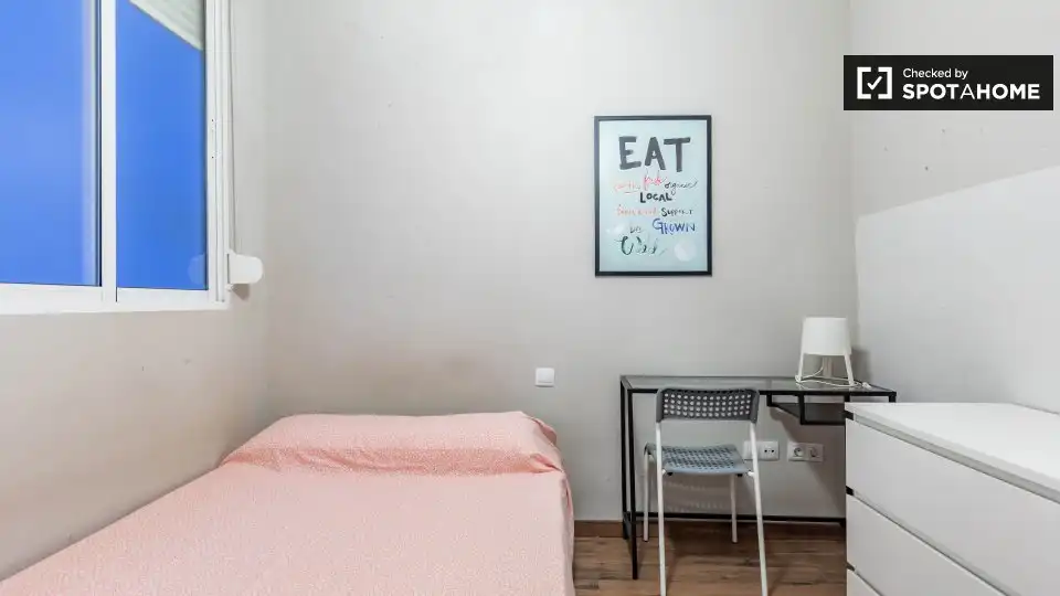 Habitación de Piso para compartir en Valencia con Aire acondicionado, Calefacción y Amueblado