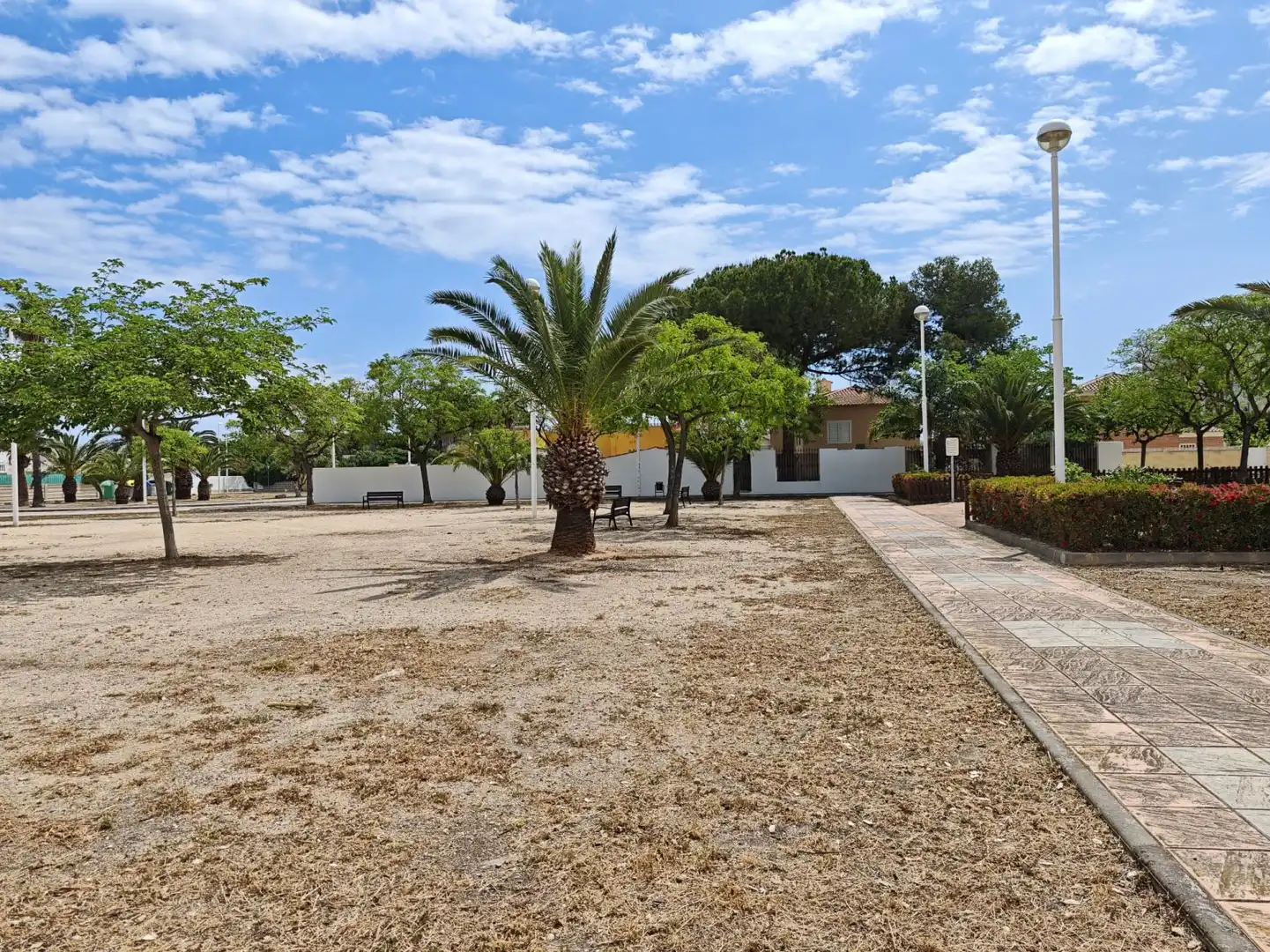 Planta baixa en venda a Avenida de Europa, Corinto - Almarda