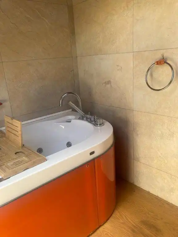 Bany de Casa o xalet en venda en El Pont de Suert amb Calefacció, Jardí privat i Parquet