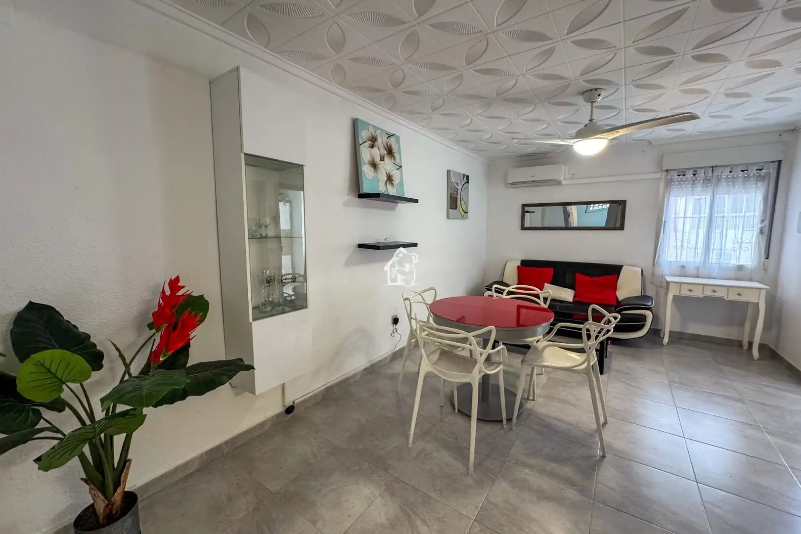Sala d'estar de Casa o xalet de lloguer en Guardamar del Segura amb Aire condicionat, Terrassa i Piscina