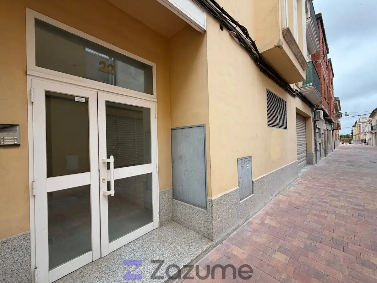 Vista exterior de Pis de lloguer en La Pobla de Vallbona amb Aire condicionat, Calefacció i Parquet