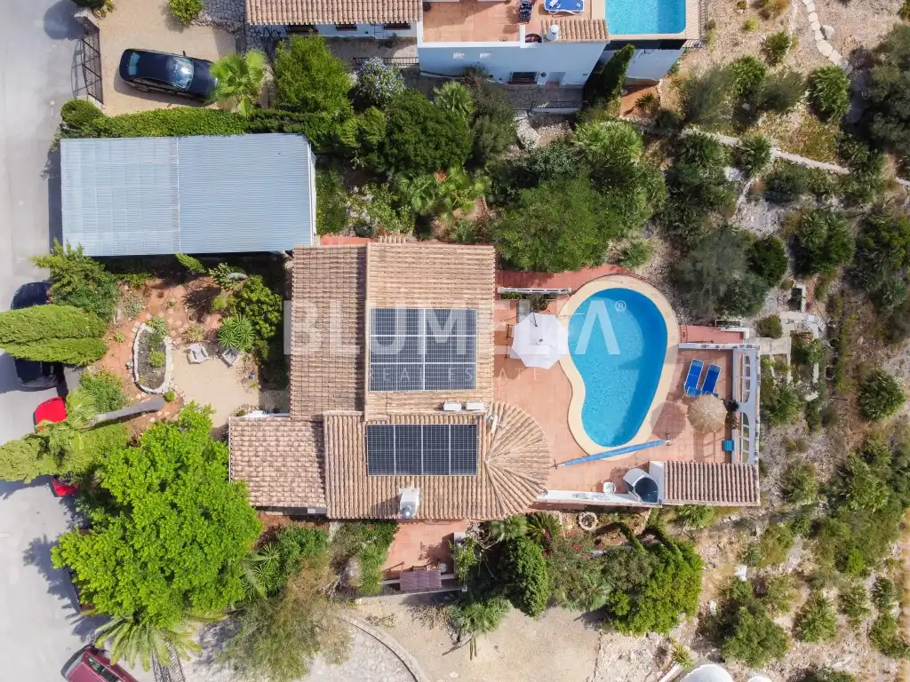 Vista exterior de Casa o xalet en venda en Dénia amb Aire condicionat, Jardí privat i Piscina