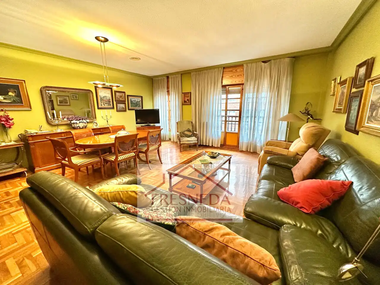 Vista exterior de Piso en venta en Oviedo  con Calefacción, Terraza y Trastero
