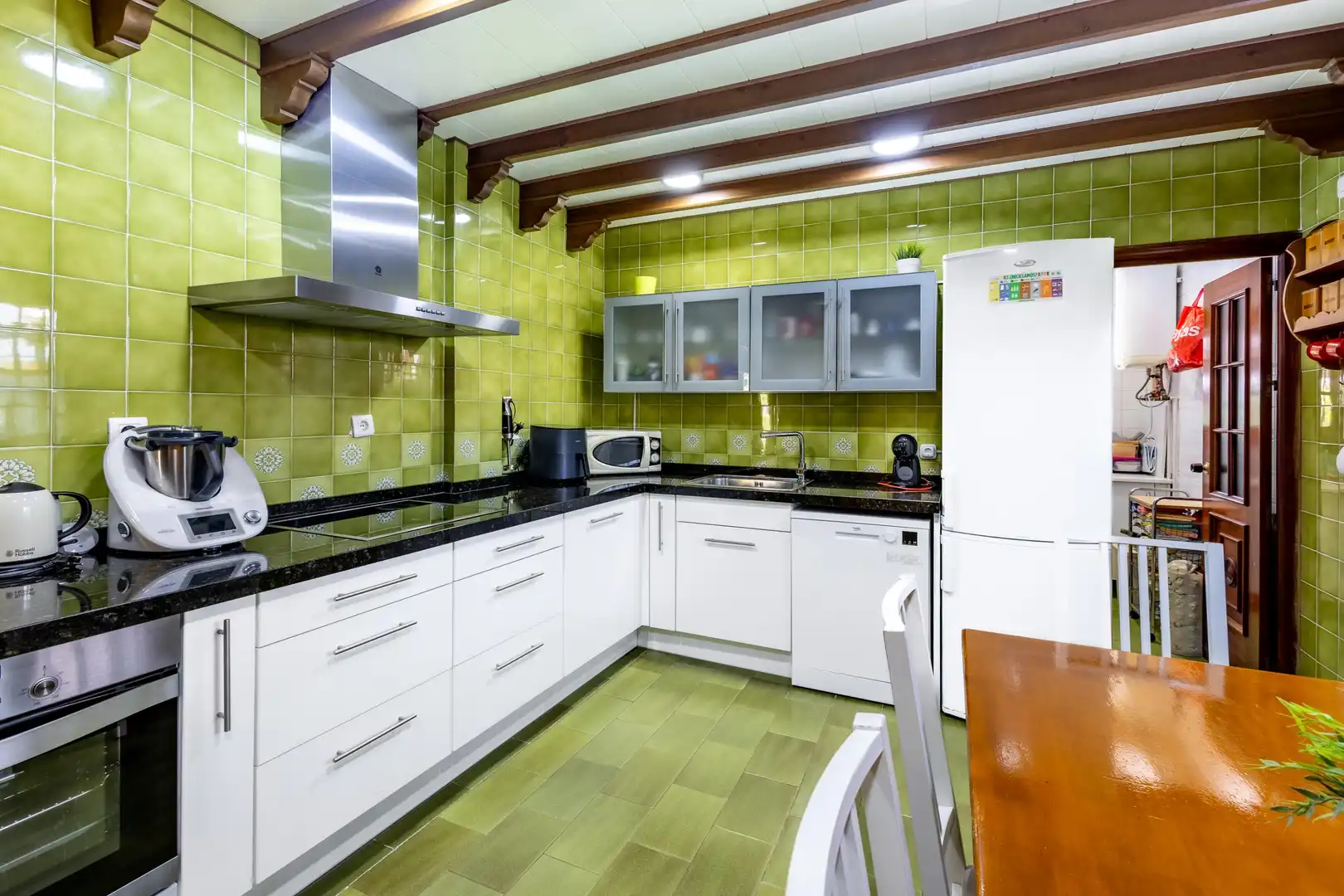 Kitchen of Houses for sale in Málaga  with Air Conditioner, Heating and Private garden