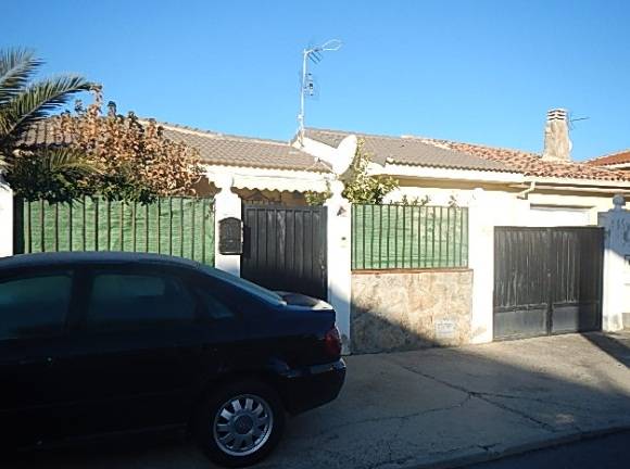 Casa adosada en Venta en Av de Los Olivos en Burguillos de Toledo