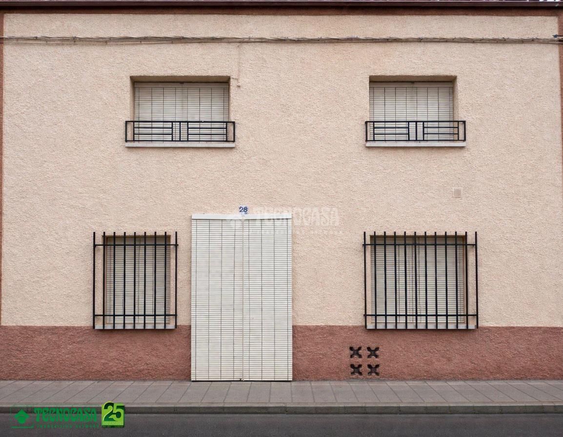 Vista exterior de Casa adosada en venta en Manzanares con Calefacción