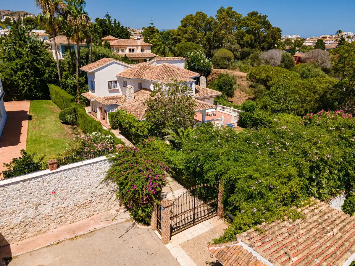 Vista exterior de Casa o chalet en venta en Mijas con Aire acondicionado, Calefacción y Jardín privado