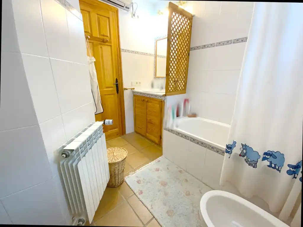 Bany de Casa o xalet en venda en Sahún amb Jardí privat