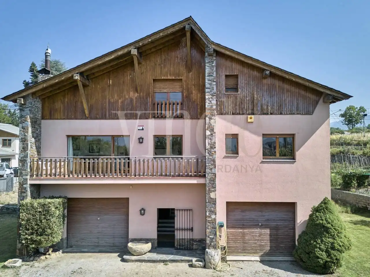 Vista exterior de Casa o xalet en venda en Puigcerdà amb Calefacció, Jardí privat i Parquet