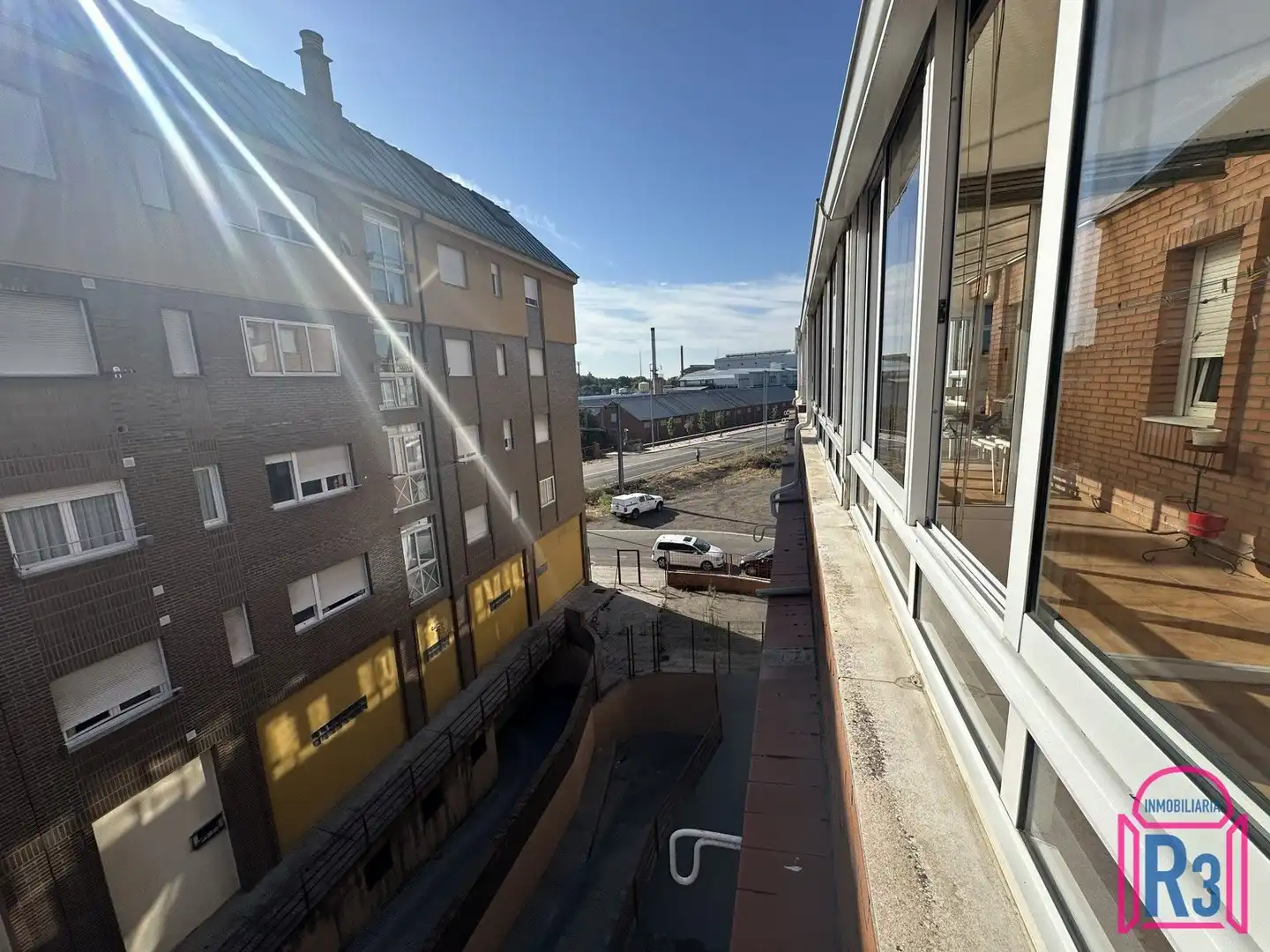 Vista exterior de Apartament en venda en León Capital  amb Calefacció, Terrassa i Moblat