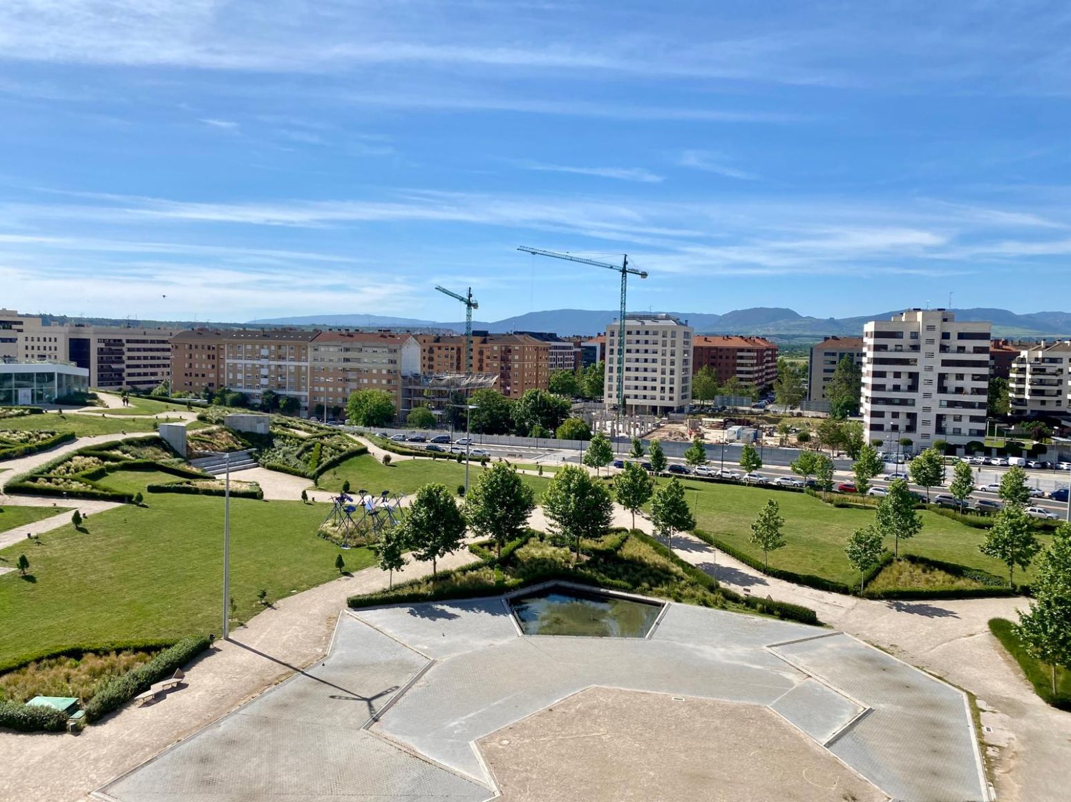 Vista exterior de Pis en venda en  Logroño amb Calefacció i Parquet