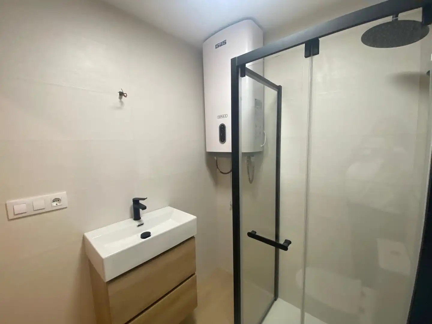 Bathroom of Flat for share in Badajoz  with Air Conditioner and Furnished