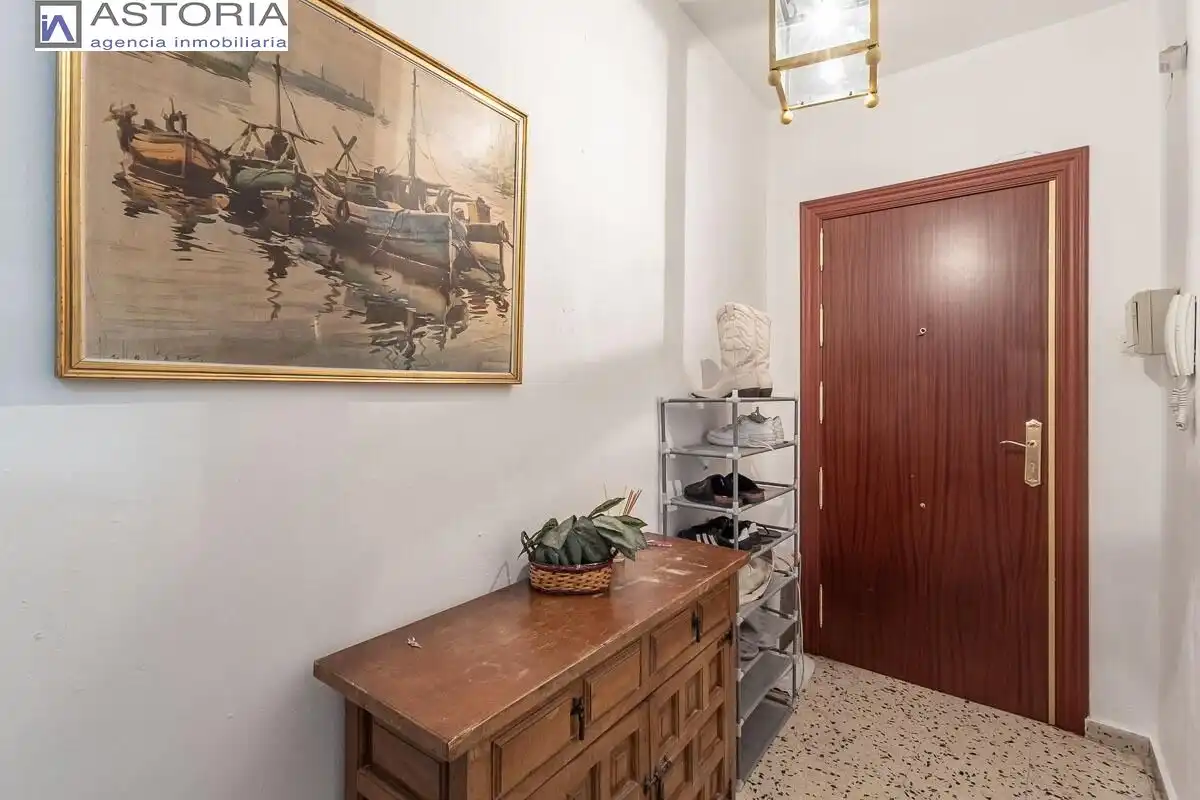 Wohnung zum Verkauf in Granada mit Möbliert und Balkon