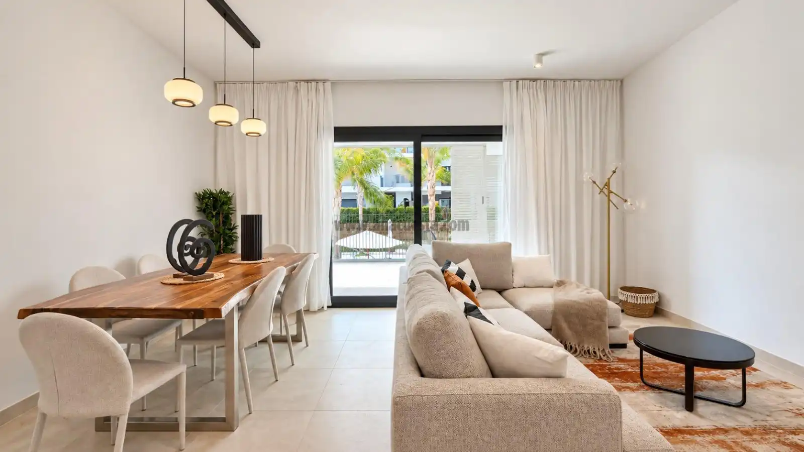 Apartamento con piscina en alquiler en Carlos Cano 16, imagen 3