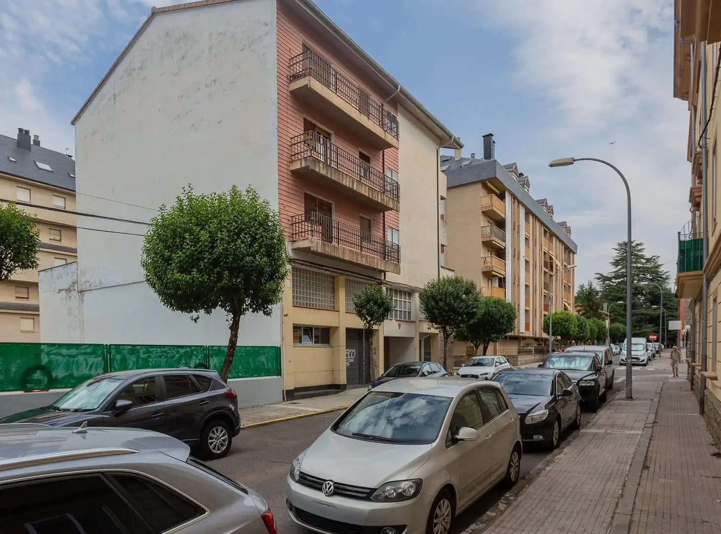 Vista exterior de Pis en venda en Jaca amb Calefacció i Traster