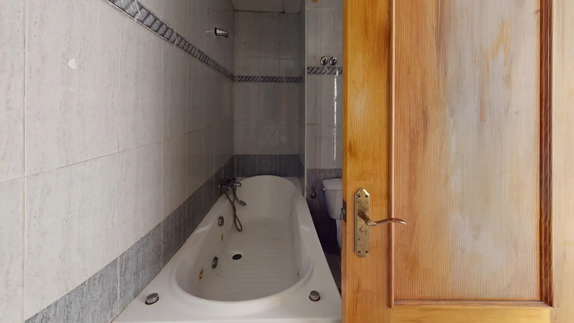 Bany de Casa adosada en venda en Orihuela amb Jardí privat, Terrassa i Balcó