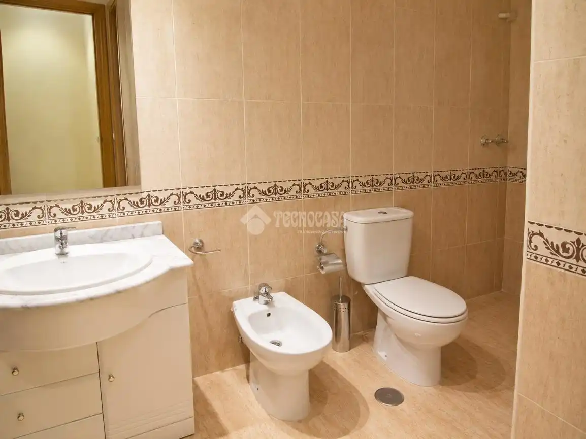 Bathroom of Flat for sale in Pinto  with Air Conditioner, Heating and Parquet flooring