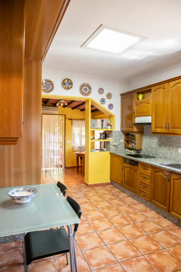 Cocina de Casa o chalet en venta en Castilleja de la Cuesta con Aire acondicionado, Calefacción y Jardín privado