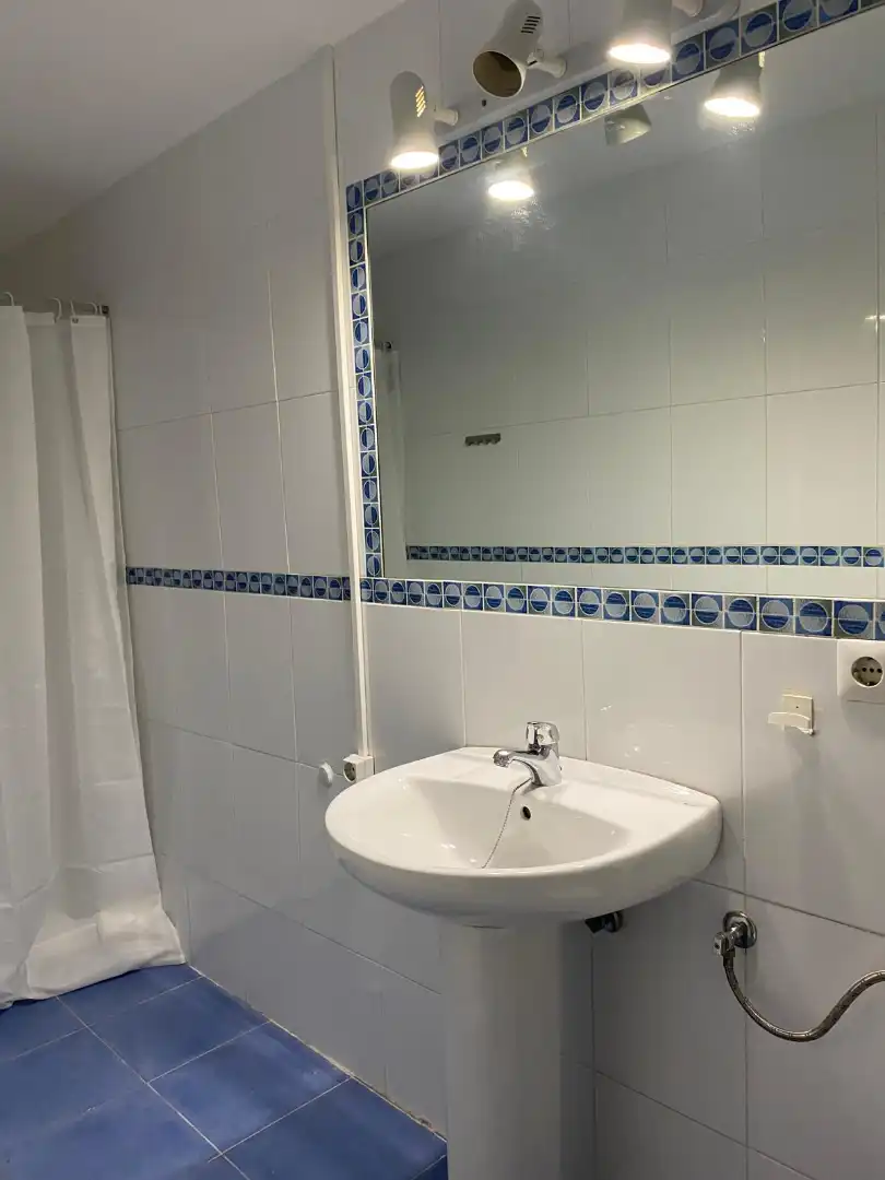 Baño de Apartamento de alquiler en Córdoba con Calefacción, Amueblado y Lavadora